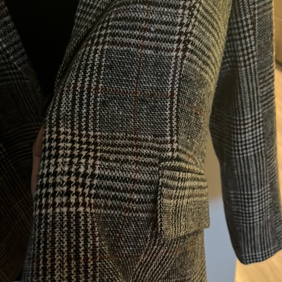 Cute and classy Brown/Grey Plaid Blazer - Picture 4 of 4